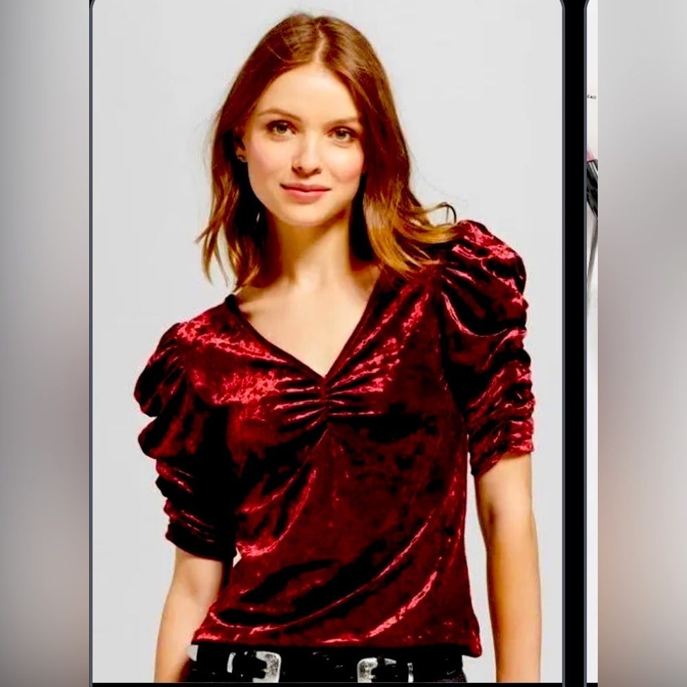🦇 NWT burgundy/wine colored Mossimo size xs ruched sleeve top.